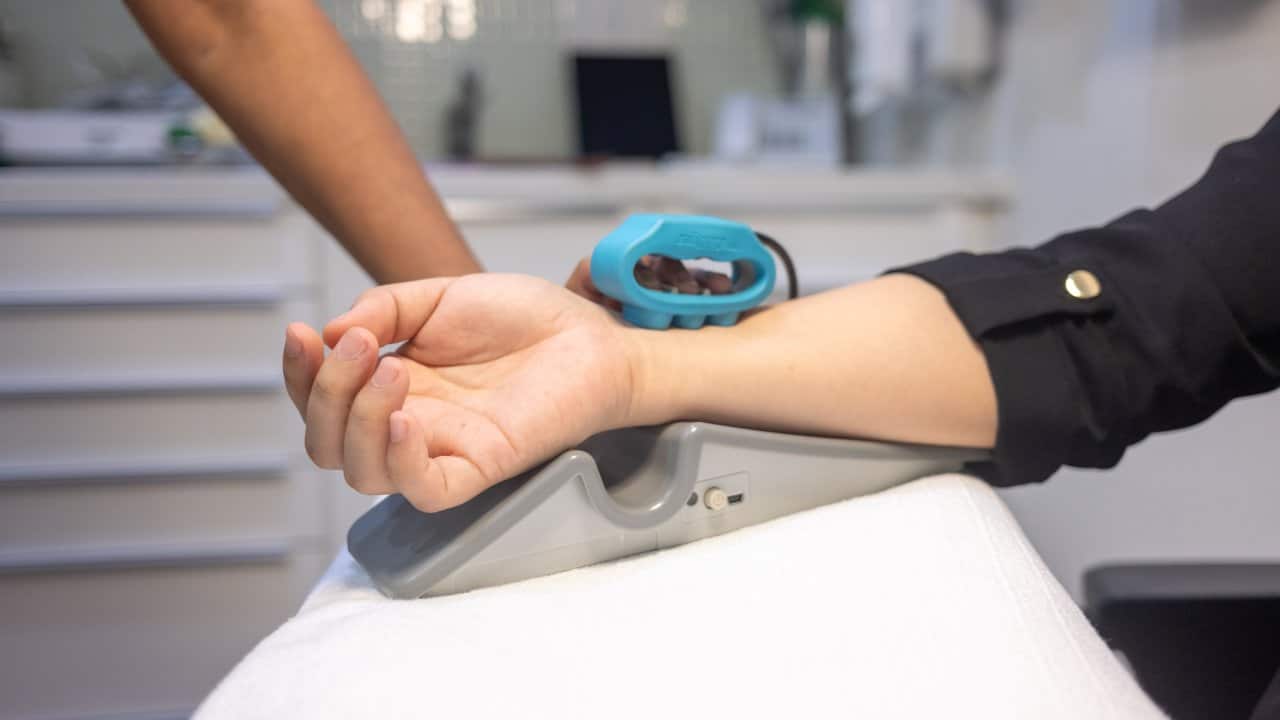 Ayurvedic physical observation and constitutional assessment - Systematic evaluation of body structure, skin, and movement patterns for Prakriti analysis at Healers Clinic Dubai